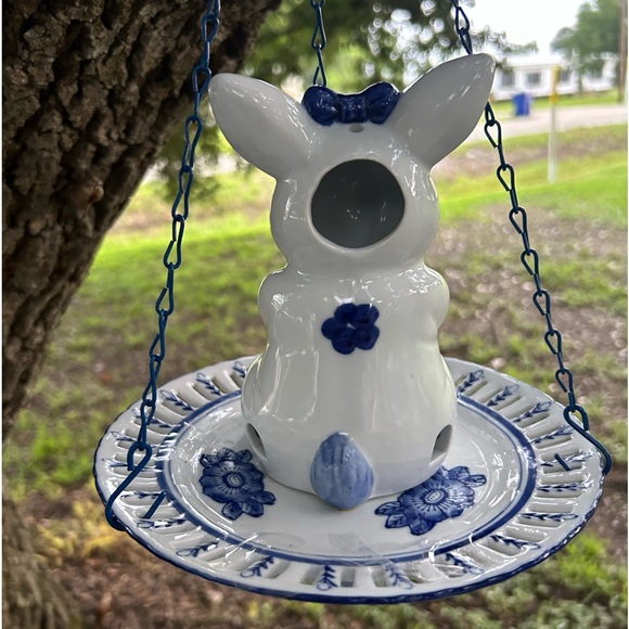Rare and Unique Blue & White Porcelain Bunny Rabbit Bird Feeder - Picture 5 of 14